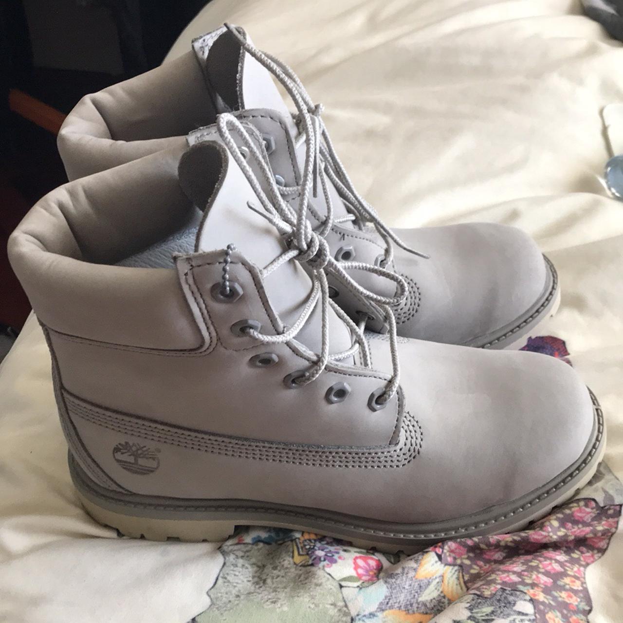 Light gray outlet timbs