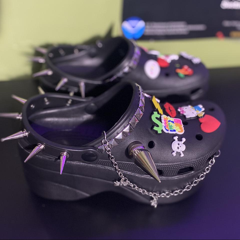 Hopping onboard the goth croc trend : r/crocs