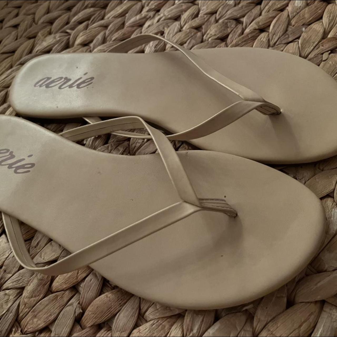 Aerie Women's Tan and Cream Flipflops (3)