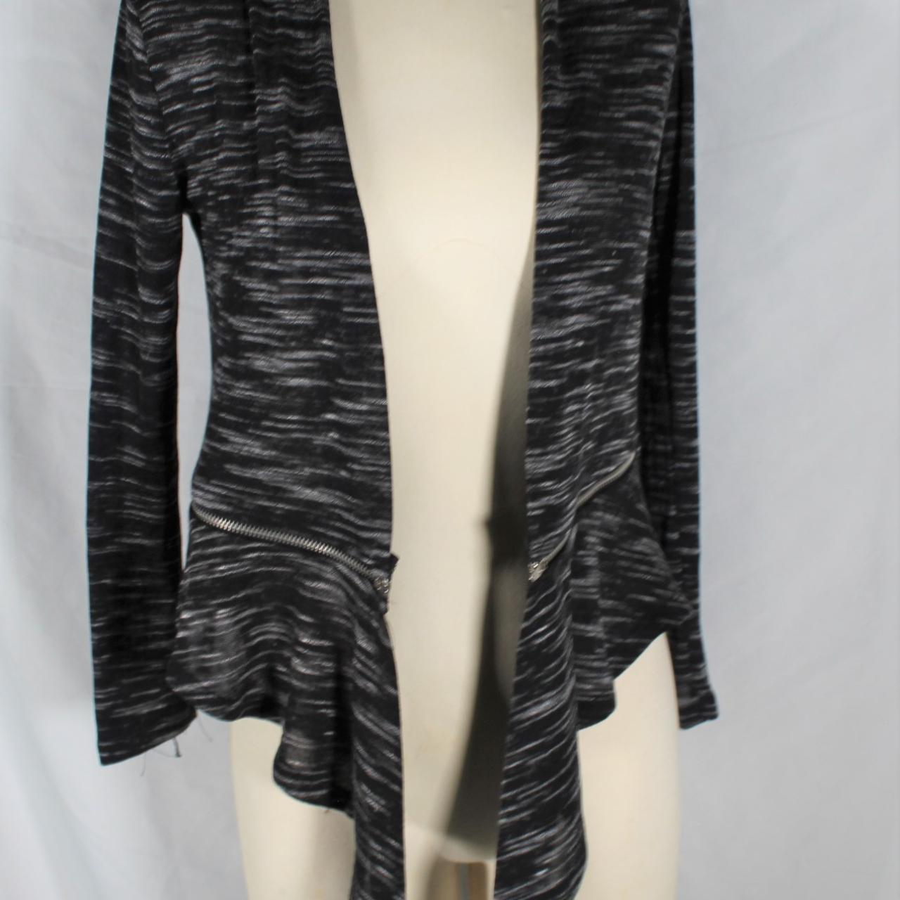 Rue 21 Women's Black and Grey Cardigan Depop
