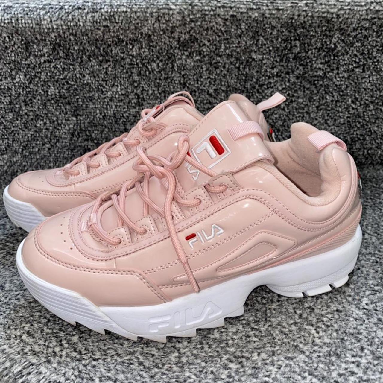 Salmon pink deals white fila shoes