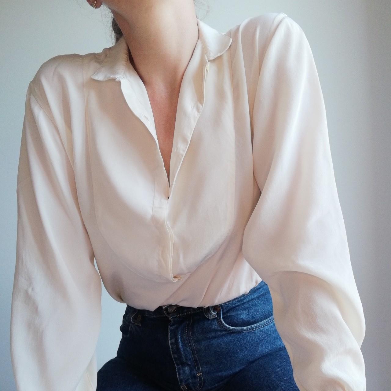 Camicia vintage in 100% seta. Color panna. Maniche... - Depop
