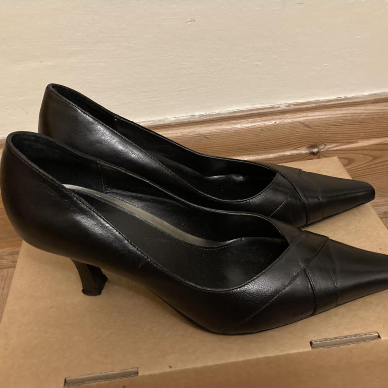 clarks kitten heel shoes
