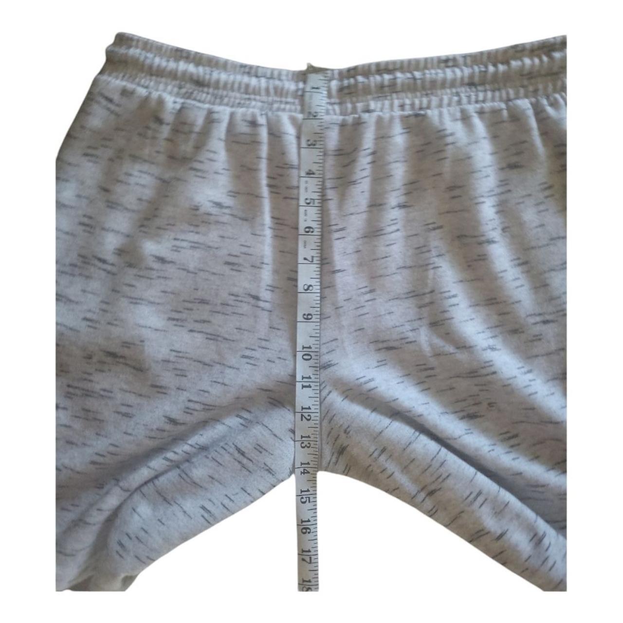 Pony Men's Grey and Black Shorts (4)