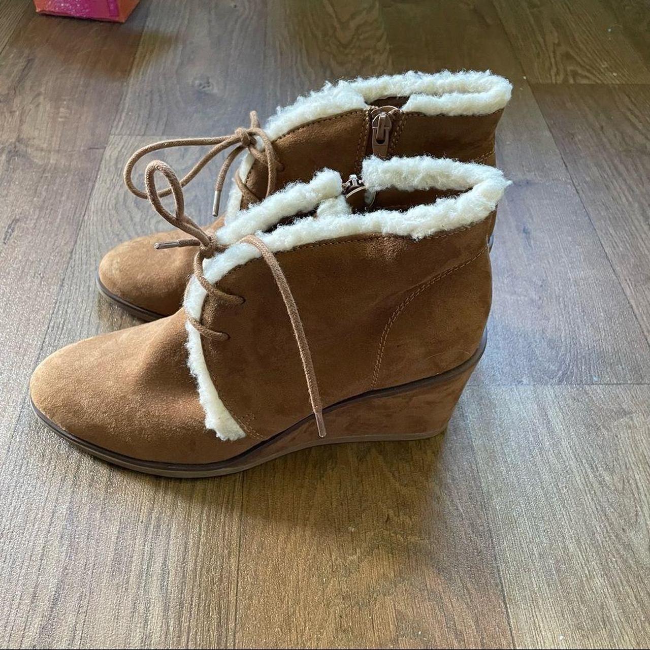 universal thread fur boots