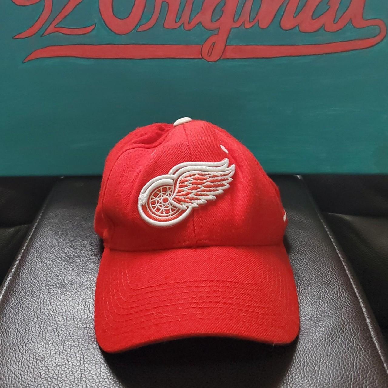 Product Image 1 - Red Nike Detroit Redwings velcro🏒🧢

Size: