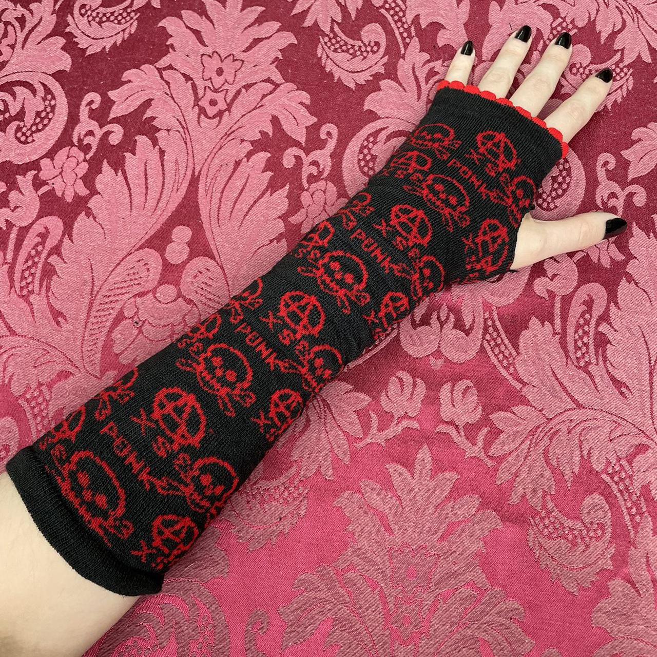 Women’s Black and Red Gloves | Depop