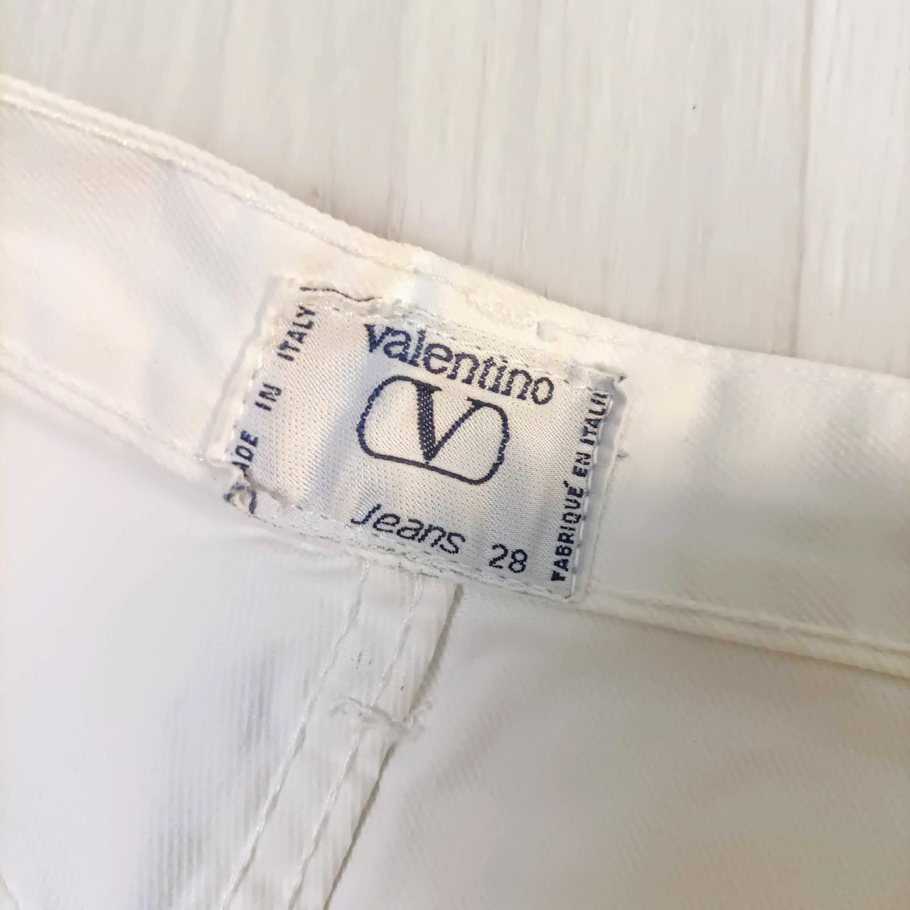 Shorts Valentino vintage 1980s, in cotone bianco a... - Depop