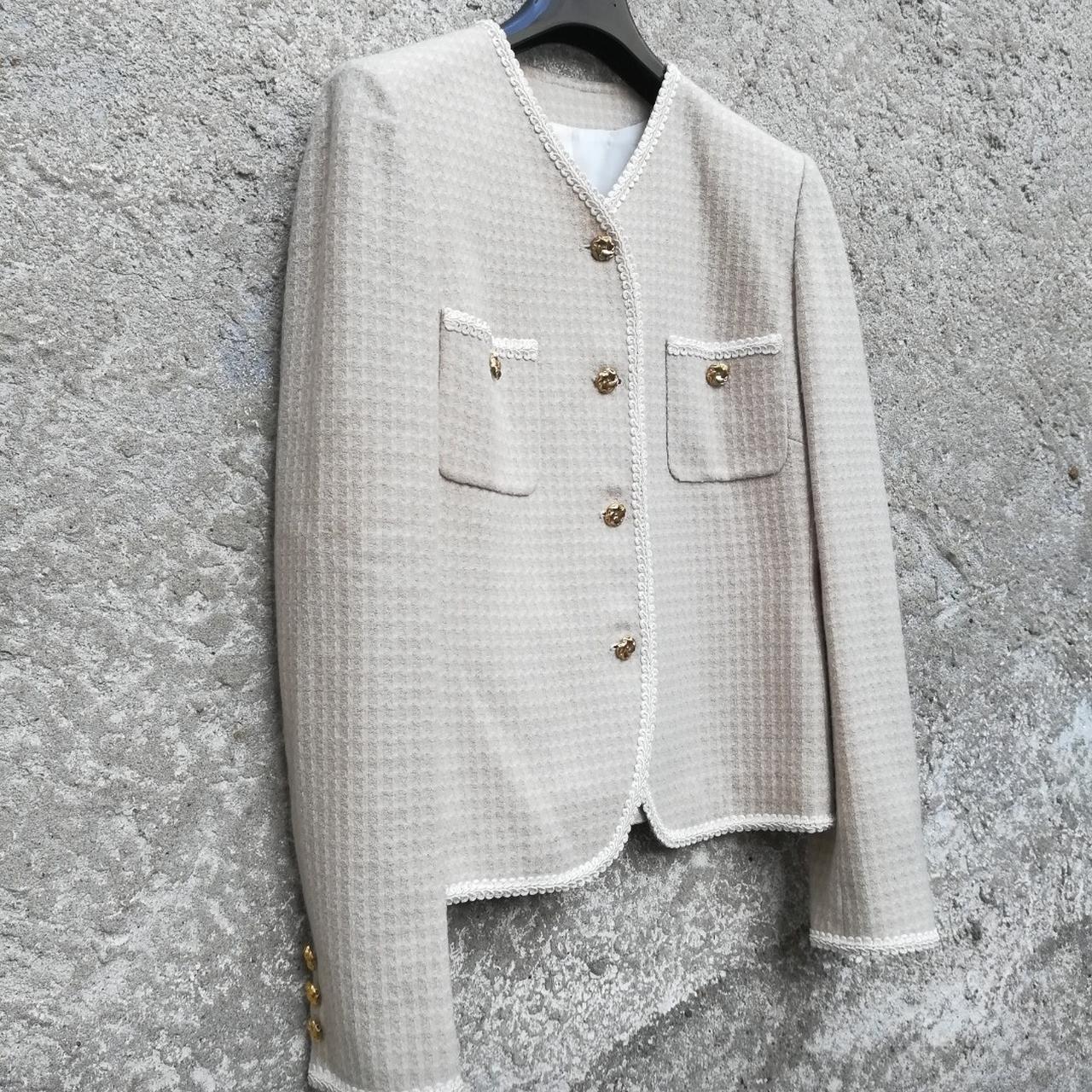 Tailleur vintage beige in tweed di lana. Modello... - Depop