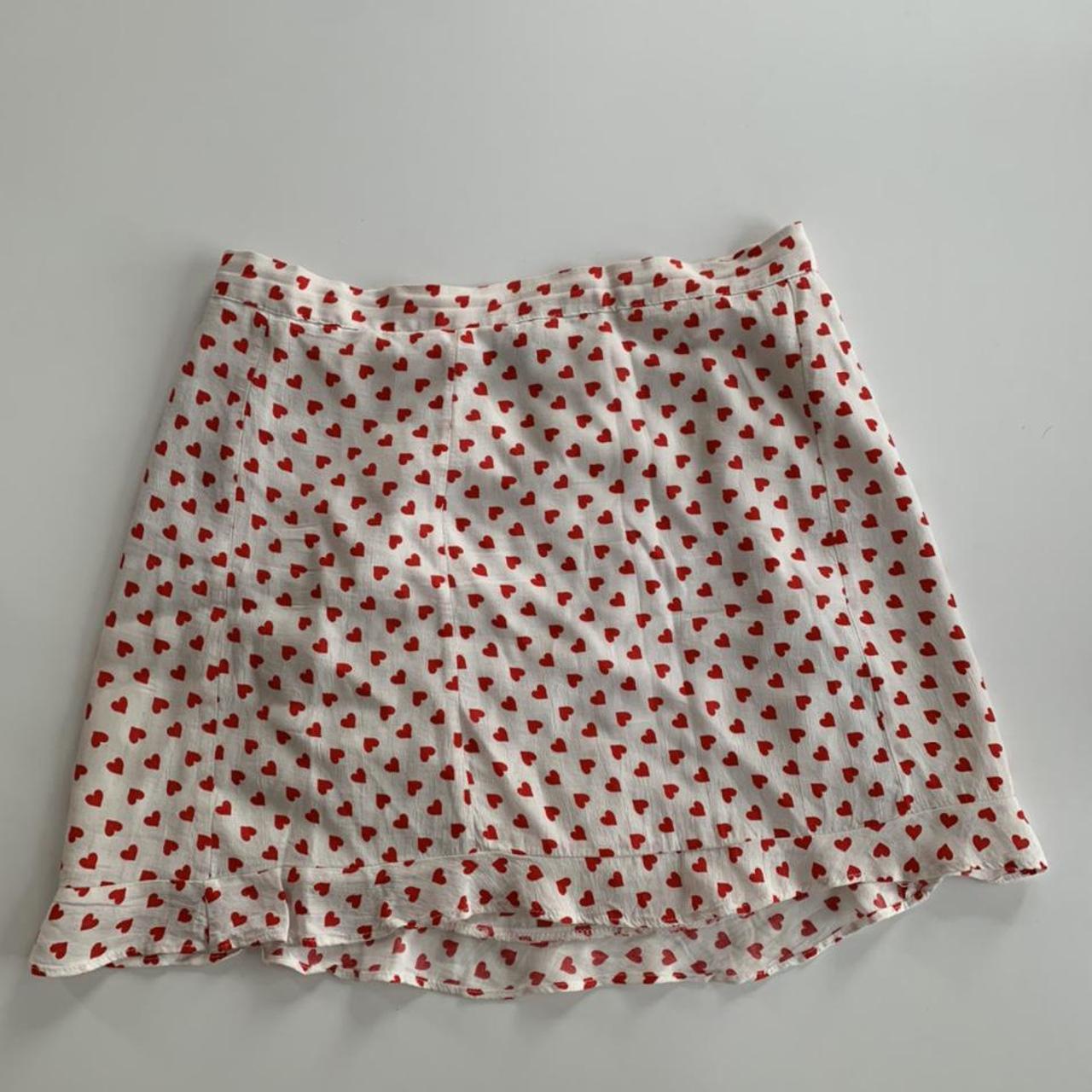 Zara flowy high waisted mini skirt. Has little