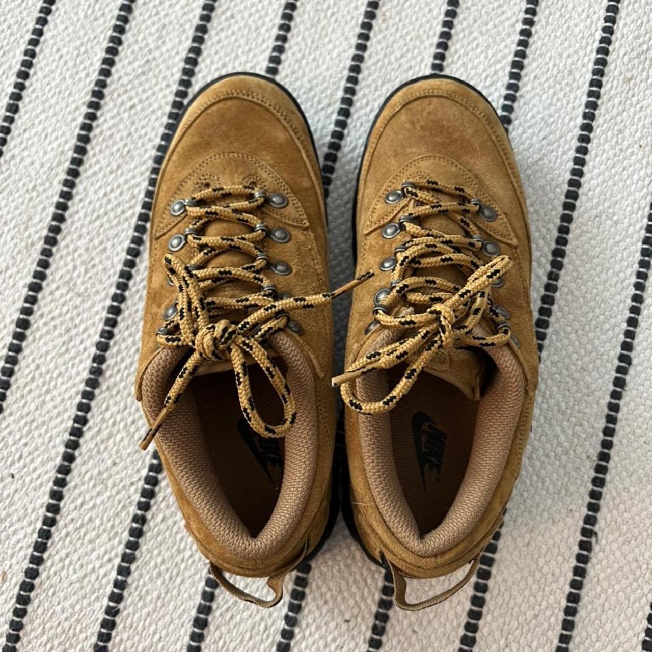 nike lahar low grain