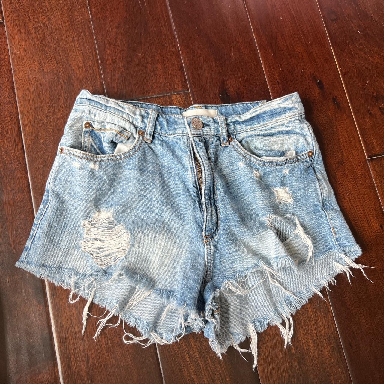 Size 3 garage festival short - Depop