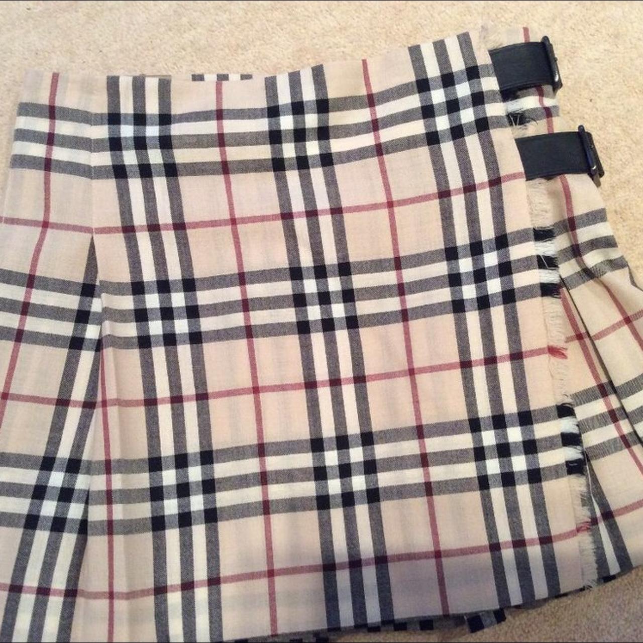 Burberry skirt outlet depop