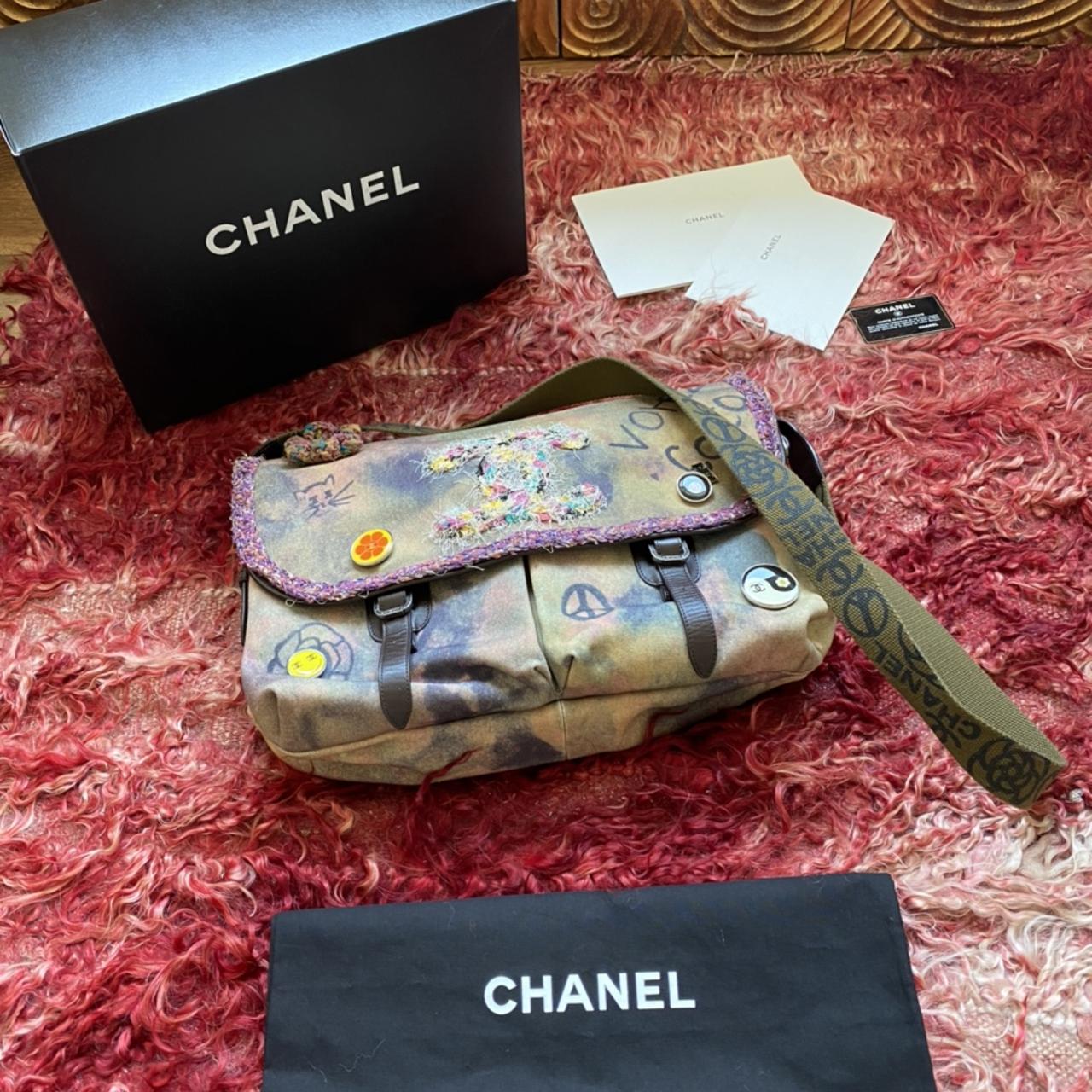 Chanel on the discount pavements messenger bag