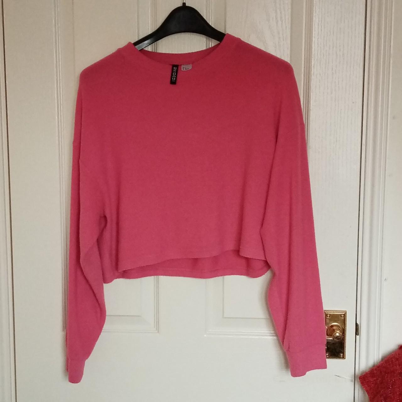 H&M pink cropped jumper. Only worn a couple of... - Depop