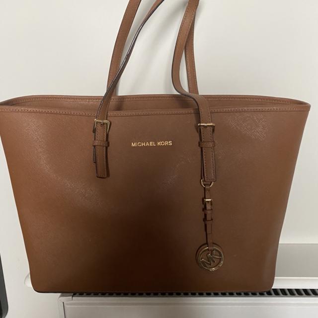 Michael Kors Women's Tan and Brown | Depop