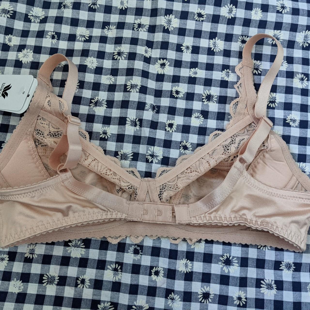 New with tags 32b bra by wacoal Colour, blush/... - Depop