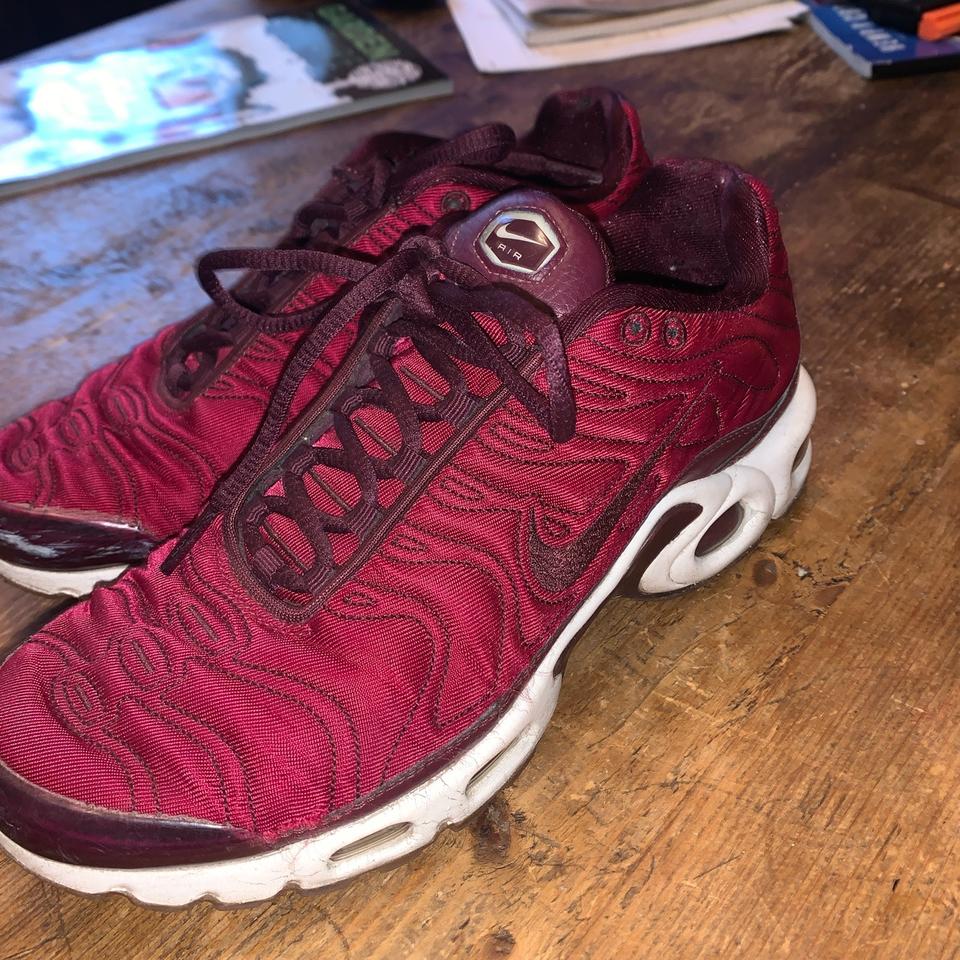 Maroon sales nike tns