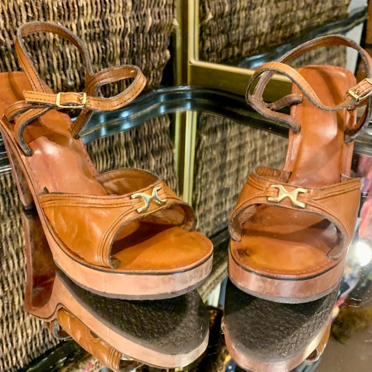 Vintage Bare Traps Women's 9.5 Leather & Metal Cherry Flat Boho Sandals  Italian