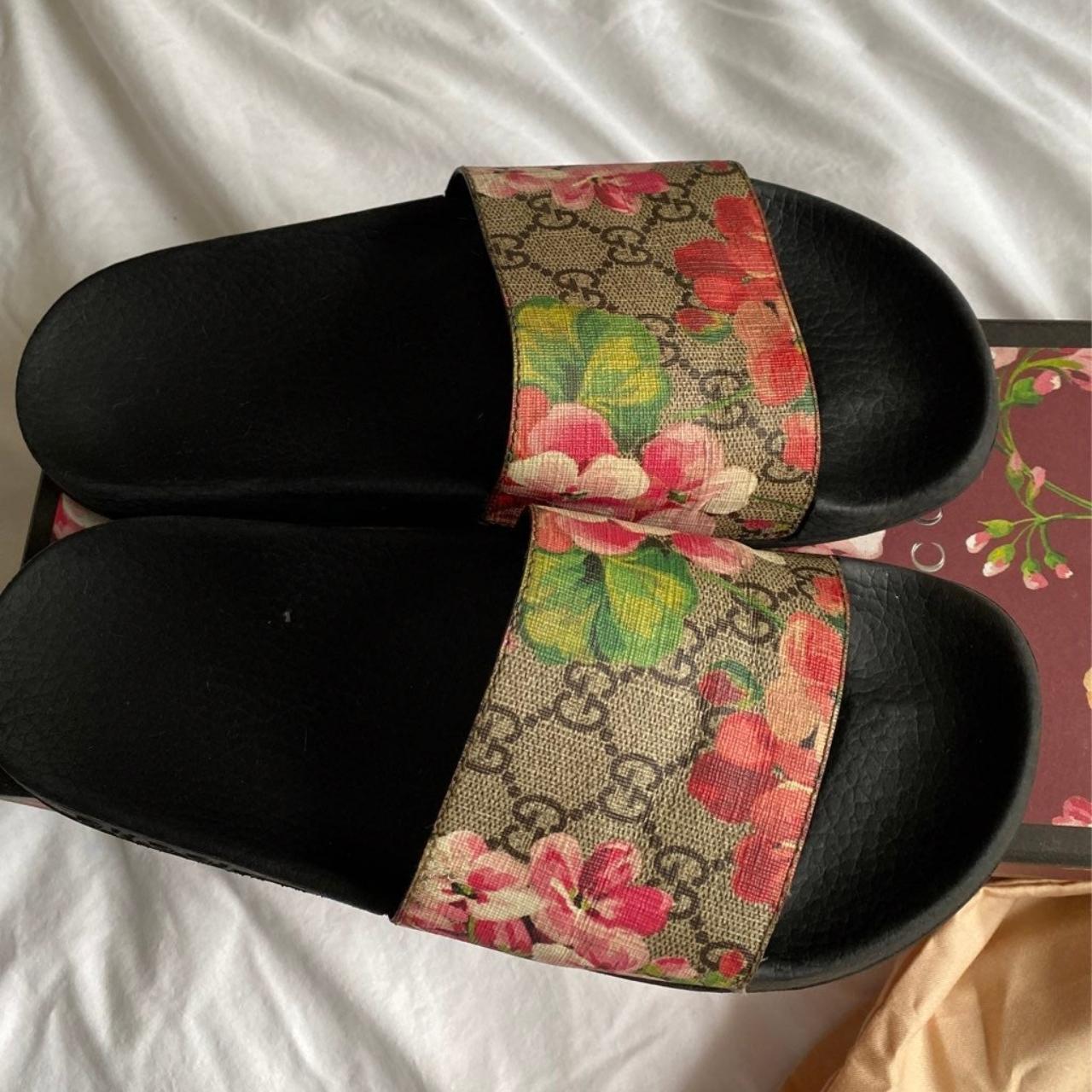 Gucci bloom best sale sliders womens