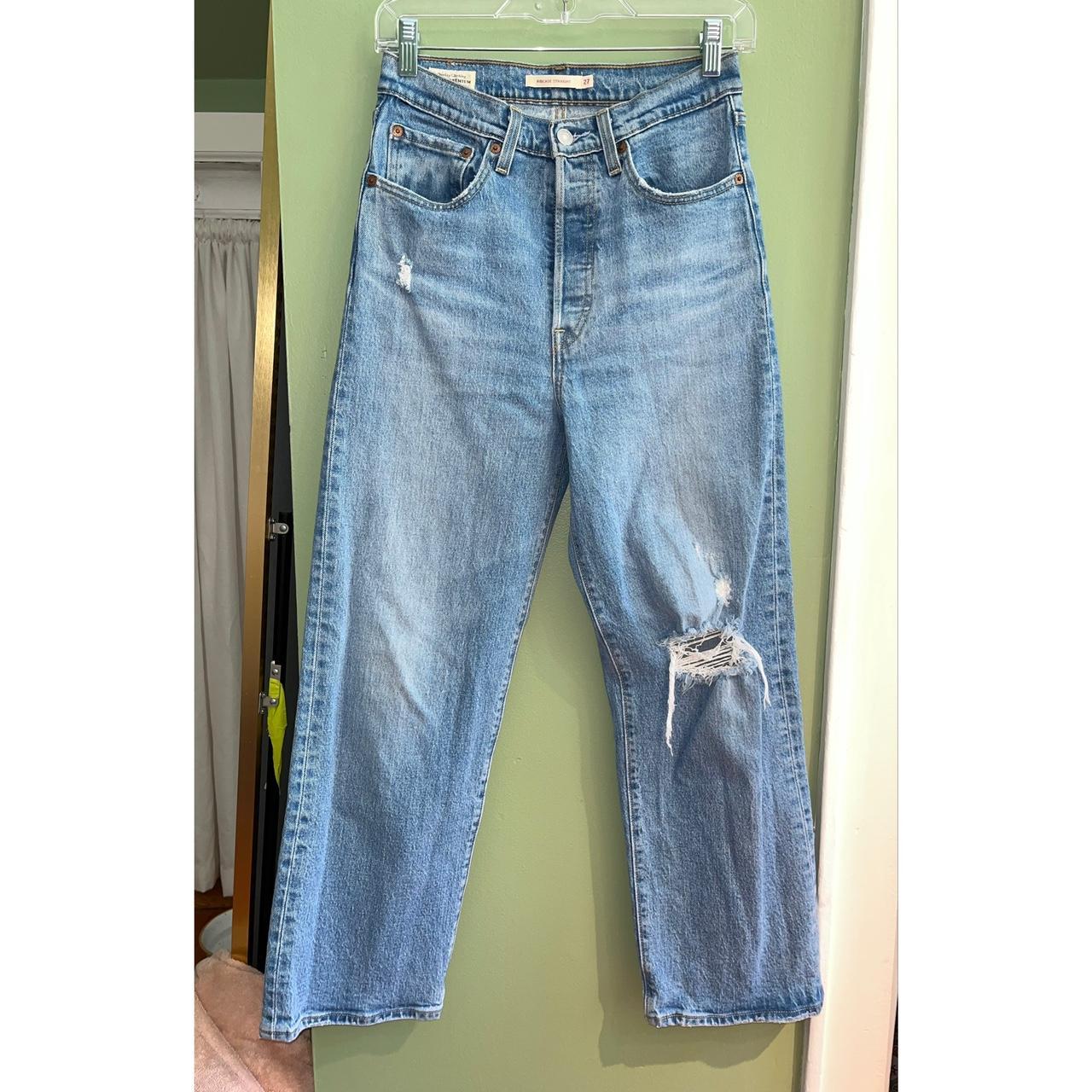 Levi's Women's Blue Jeans | Depop