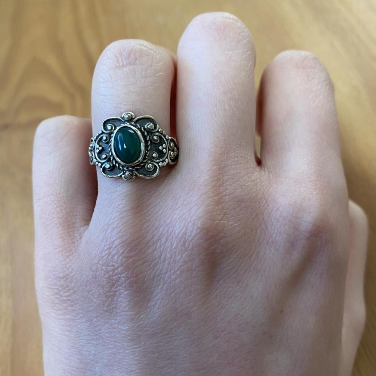 Product Image 1 - Ornamented silver ring with emerald