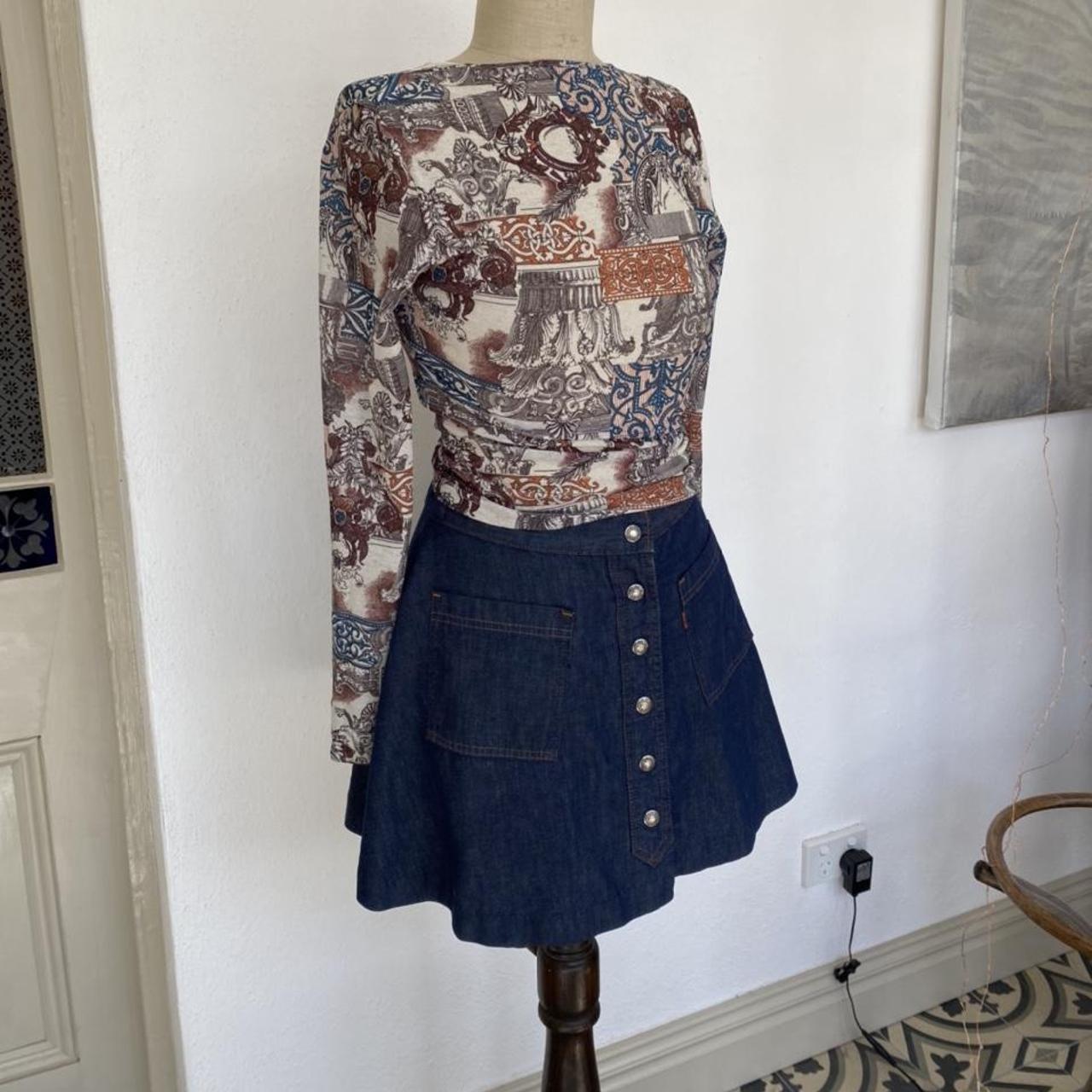 1970s Levi’s denim mini skirt with snap buttons.... - Depop