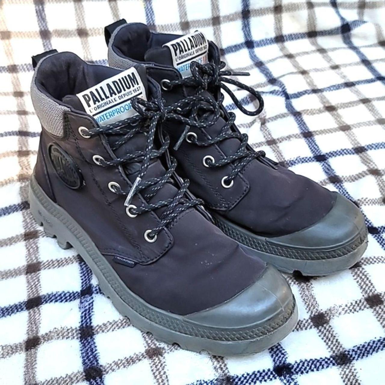 palladium pampa chelsea boots