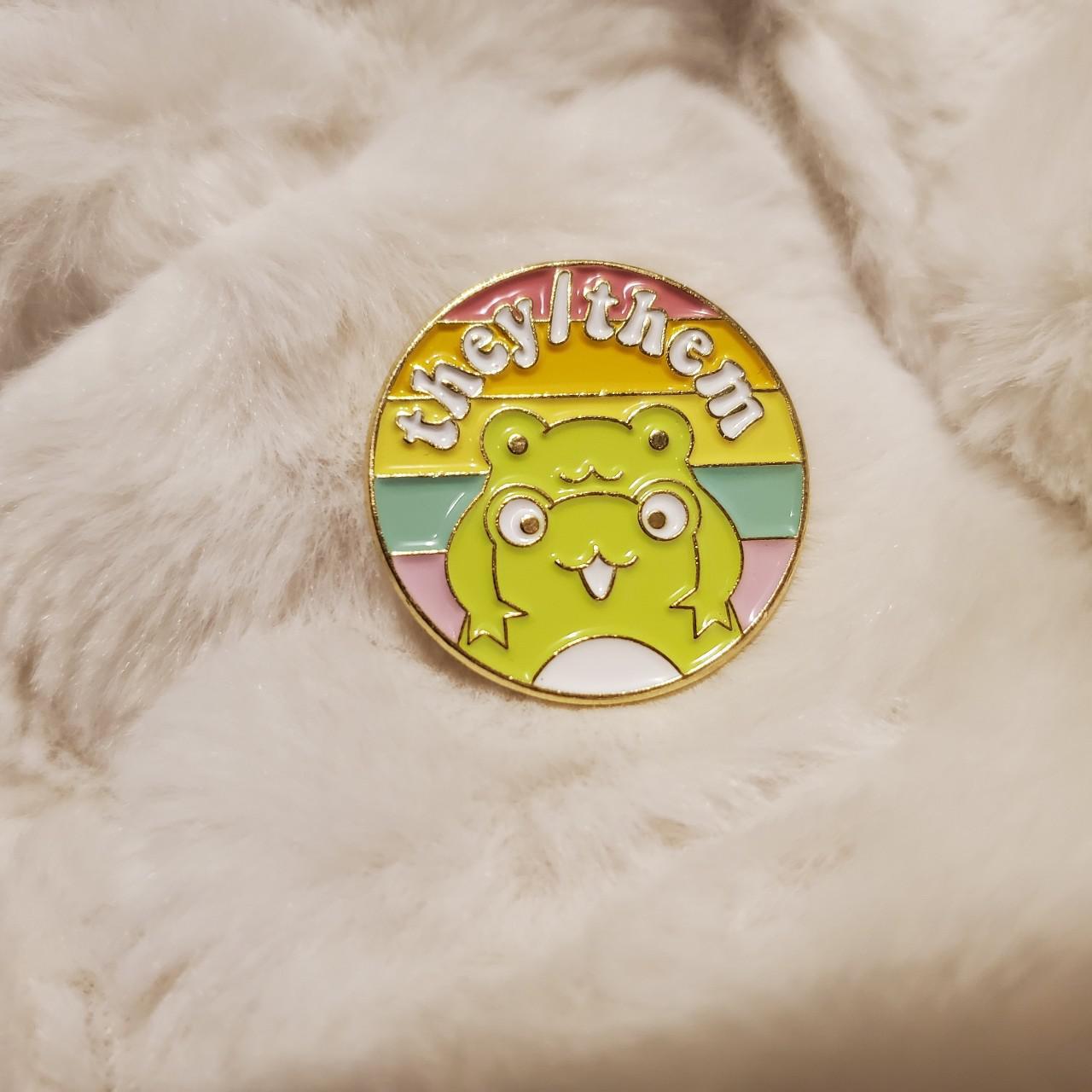 Product Image 1 - They/them frog pronoun pin!

#they #them