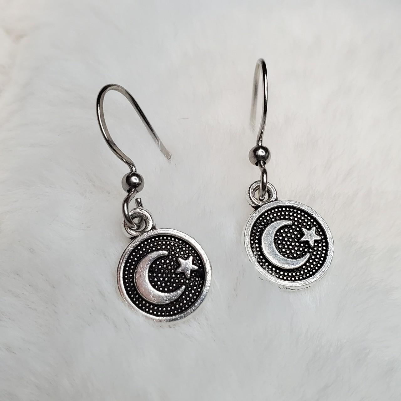 Product Image 1 - Tiny moon and star earrings

These
