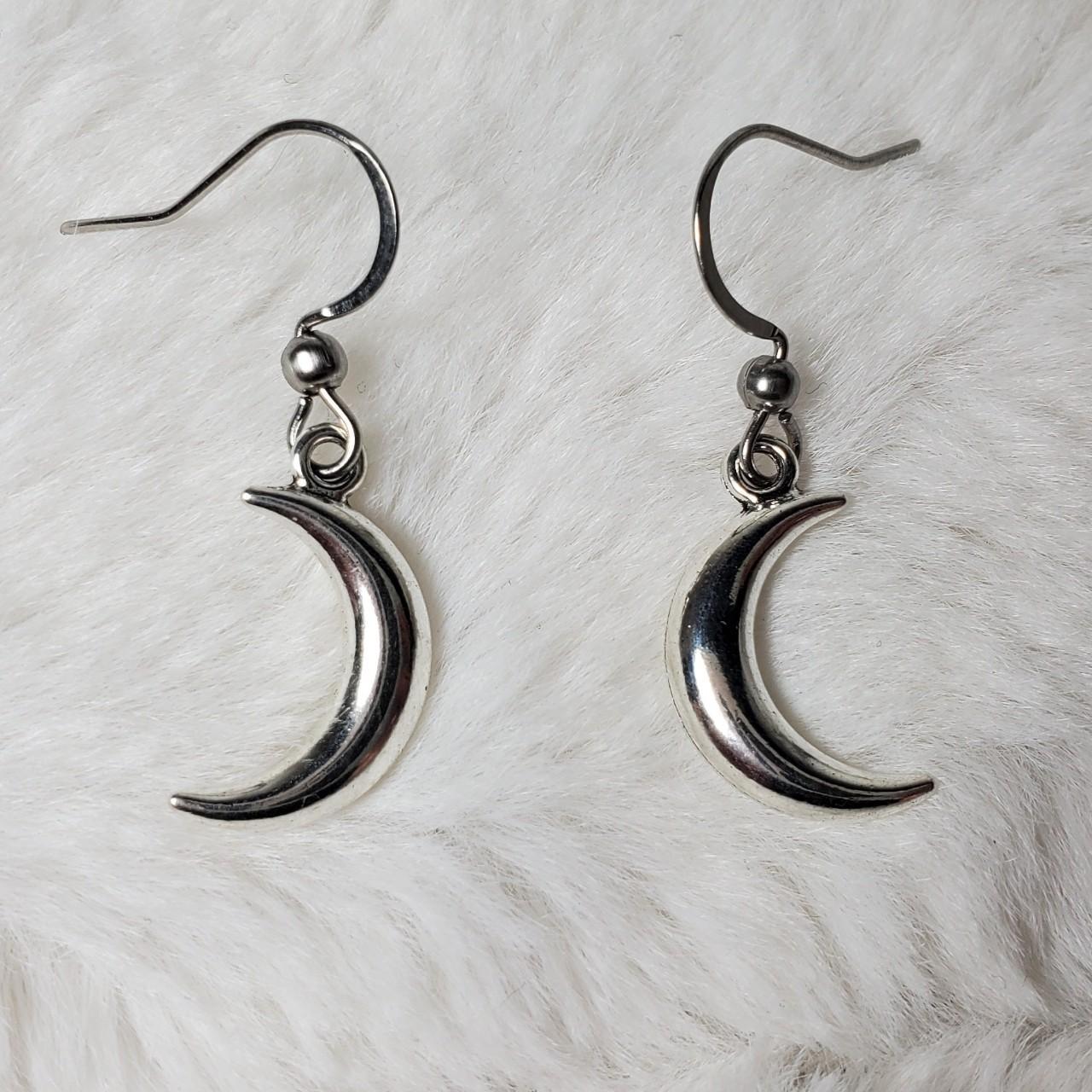 Product Image 3 - Crescent moon earrings. 

These charms