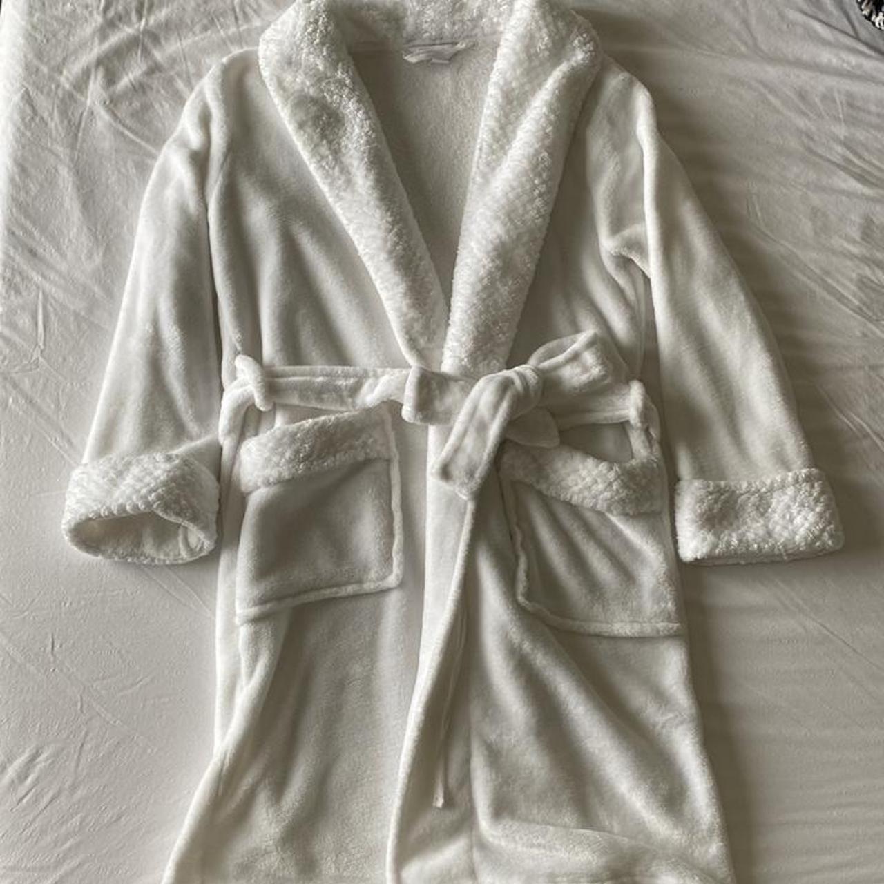 Cozy White Robe XS - Depop