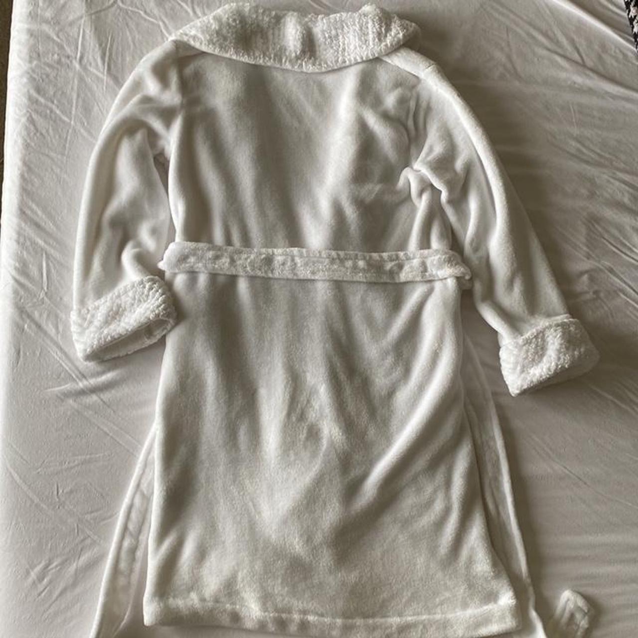 Cozy White Robe XS Depop
