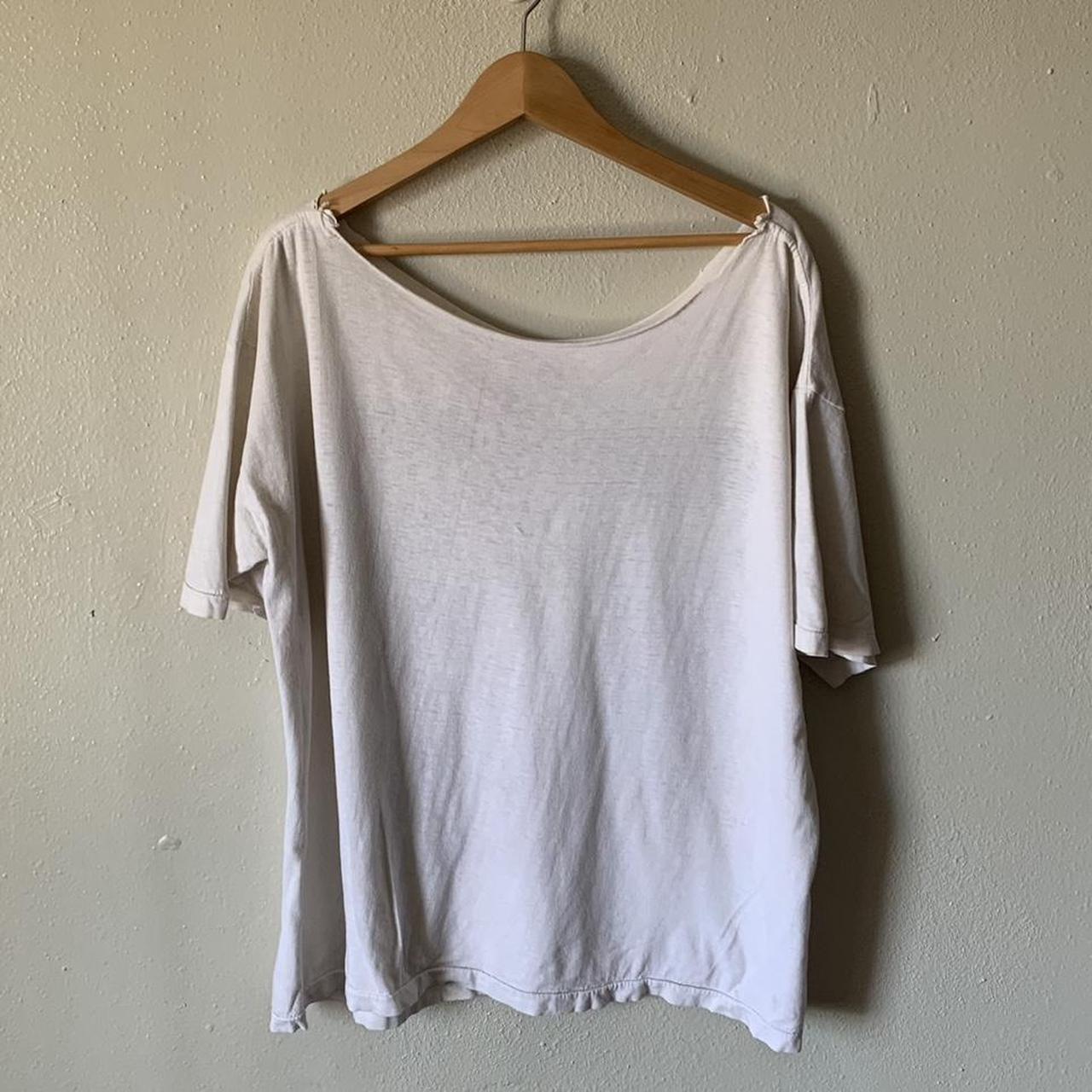 Men's White and Red T-shirt (2)