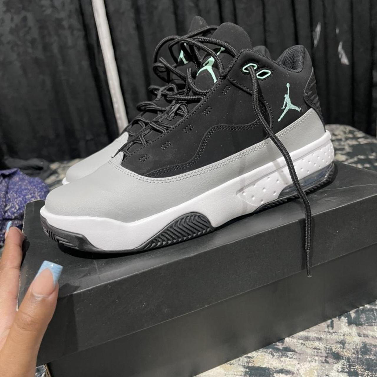 jordan max aura 2 blue