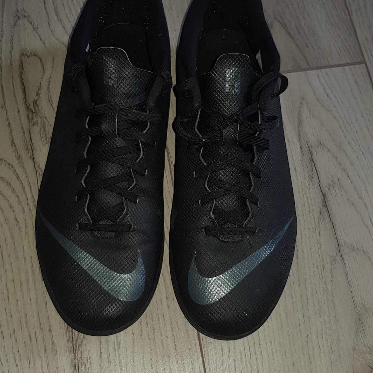 mens football trainers