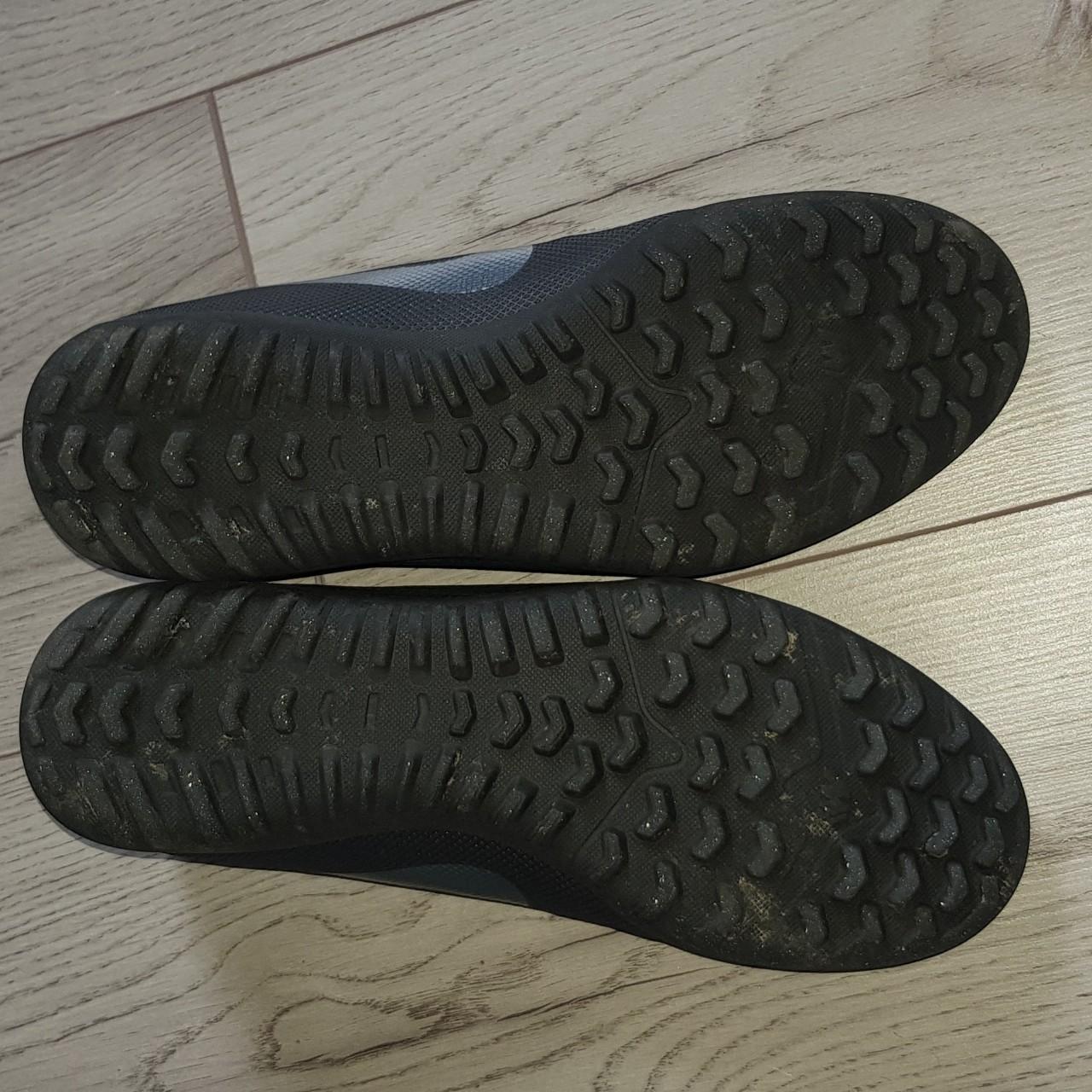 mens football trainers