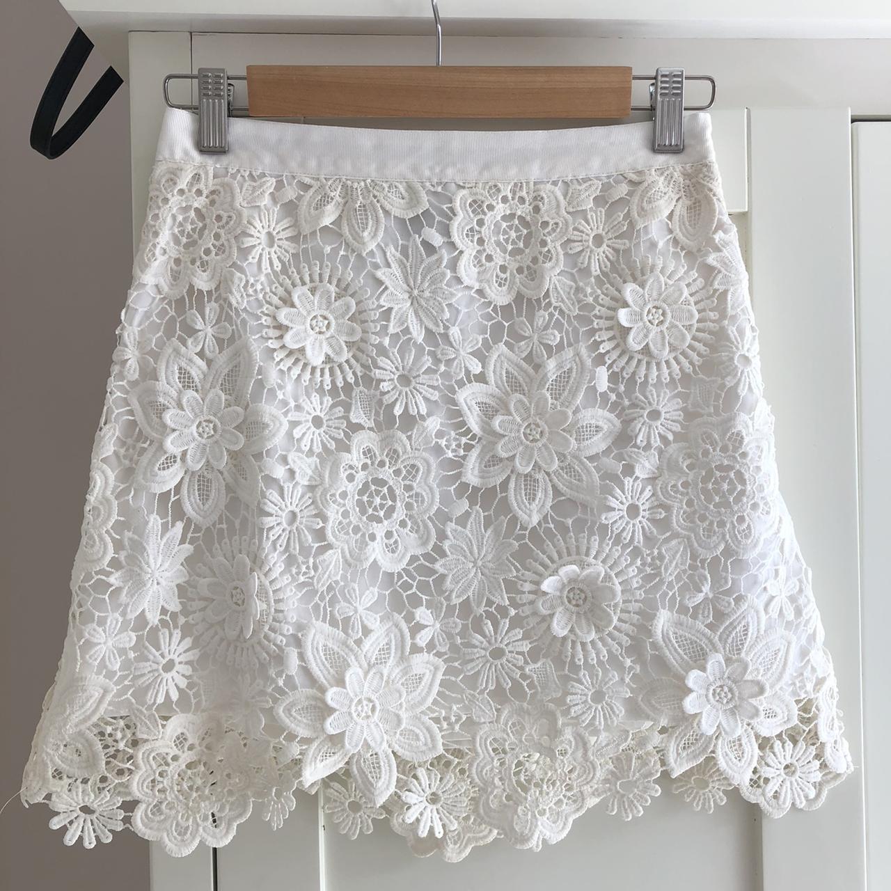 • Beautiful topshop white lace mini skirt, • Size