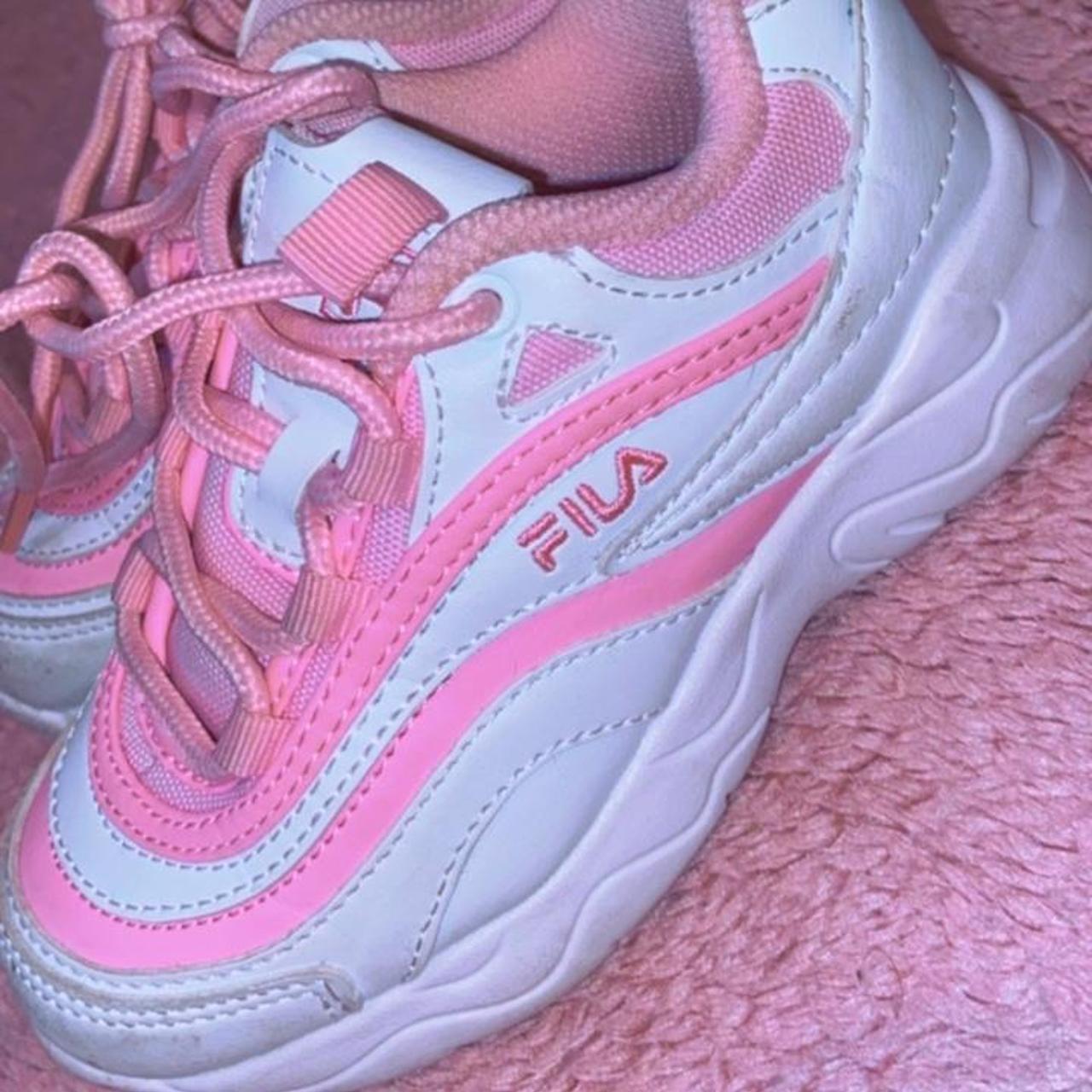 Girls fila best sale trainers pink