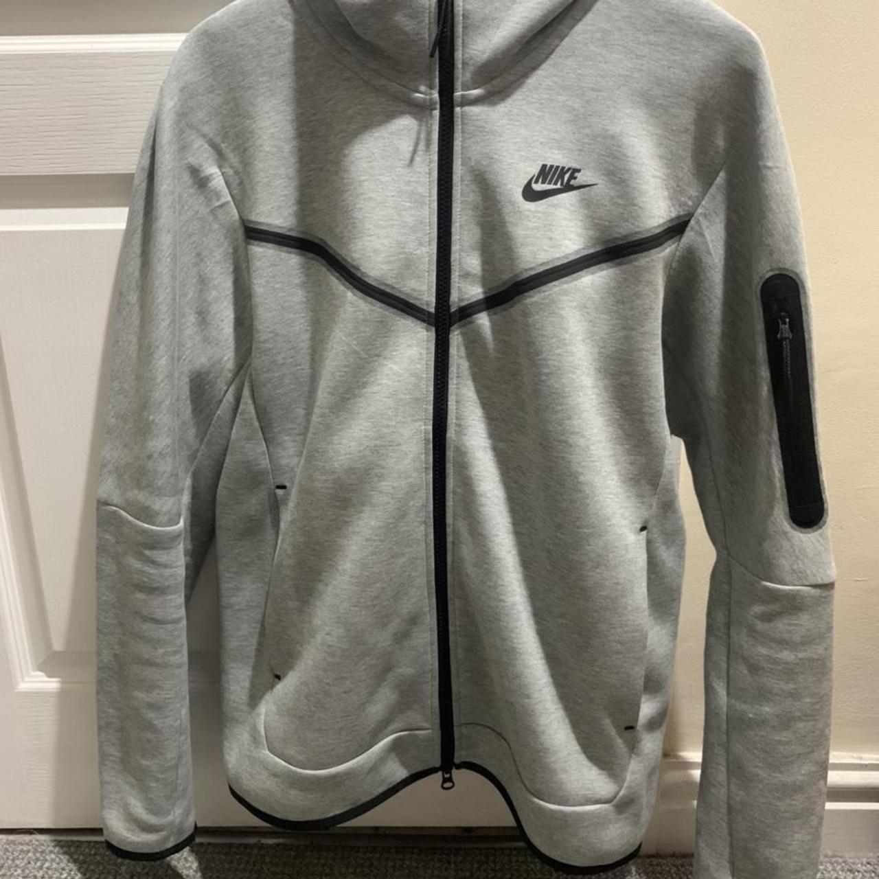 nike tech fleece top