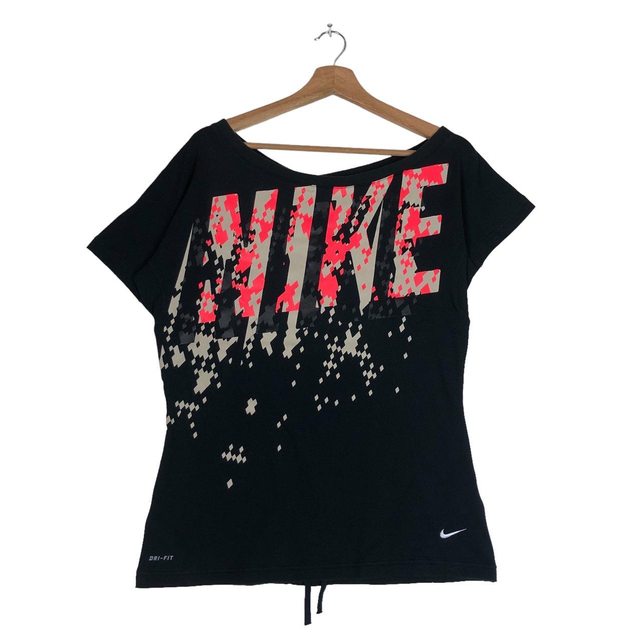Nike Women's Black Tshirt Depop