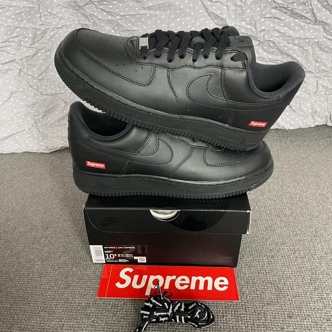 nike supreme black shoes