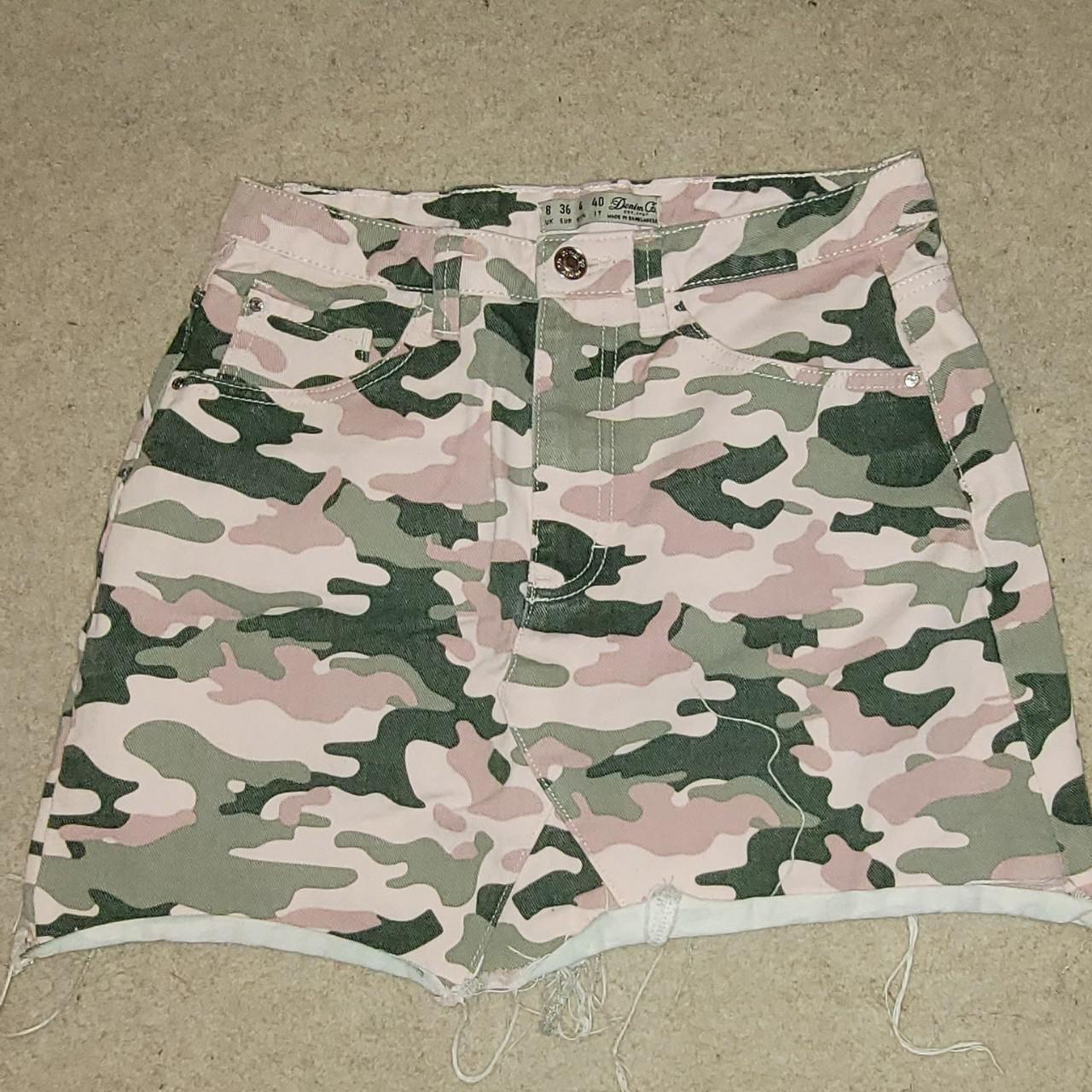 Size 8 primark pink camo skirt. Really cute and Depop