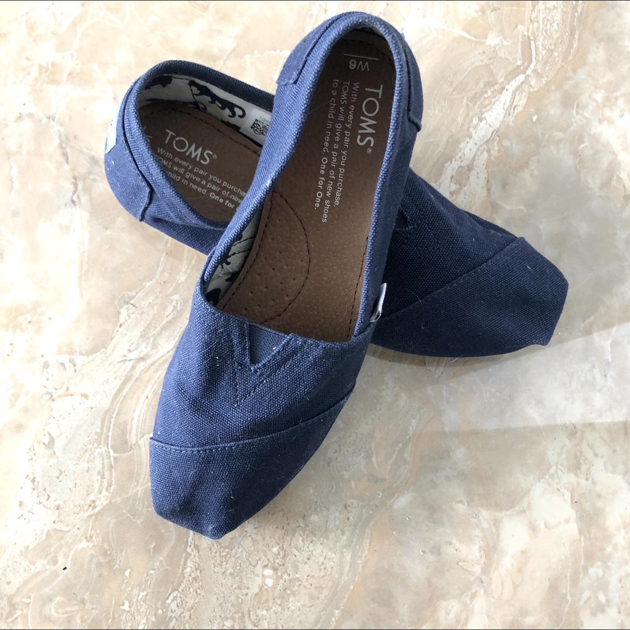toms classic navy