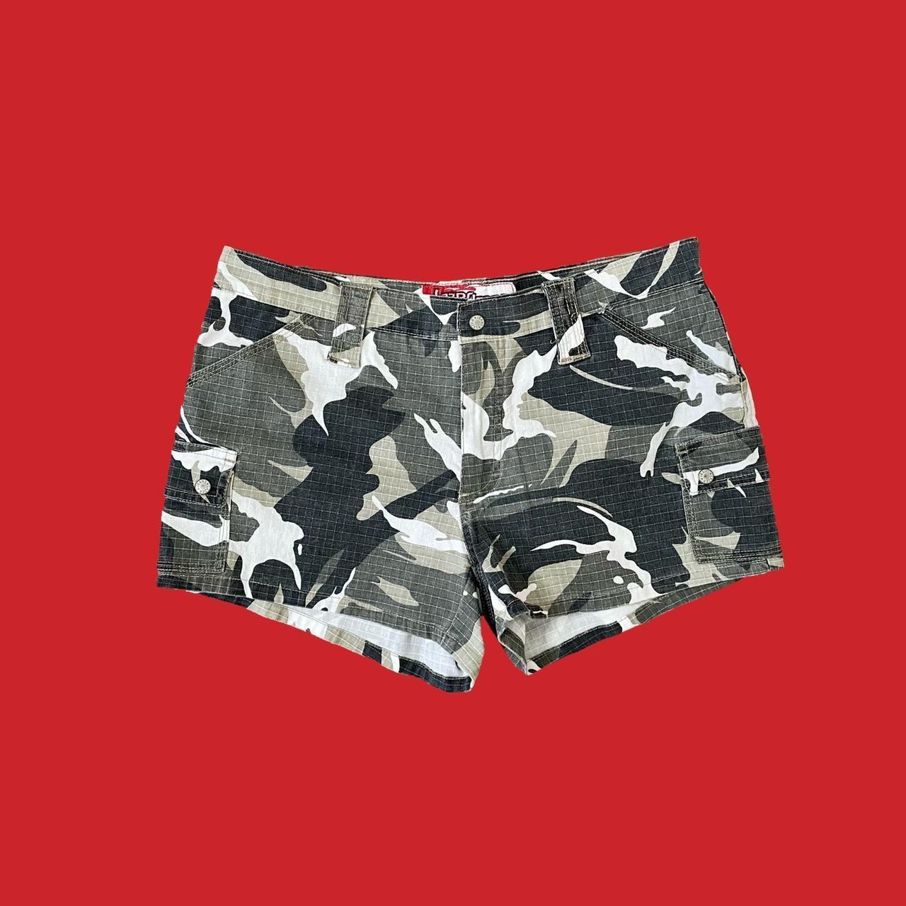 Vintage 2000s gray camo cargo shorts⚙️ by Lazer... Depop