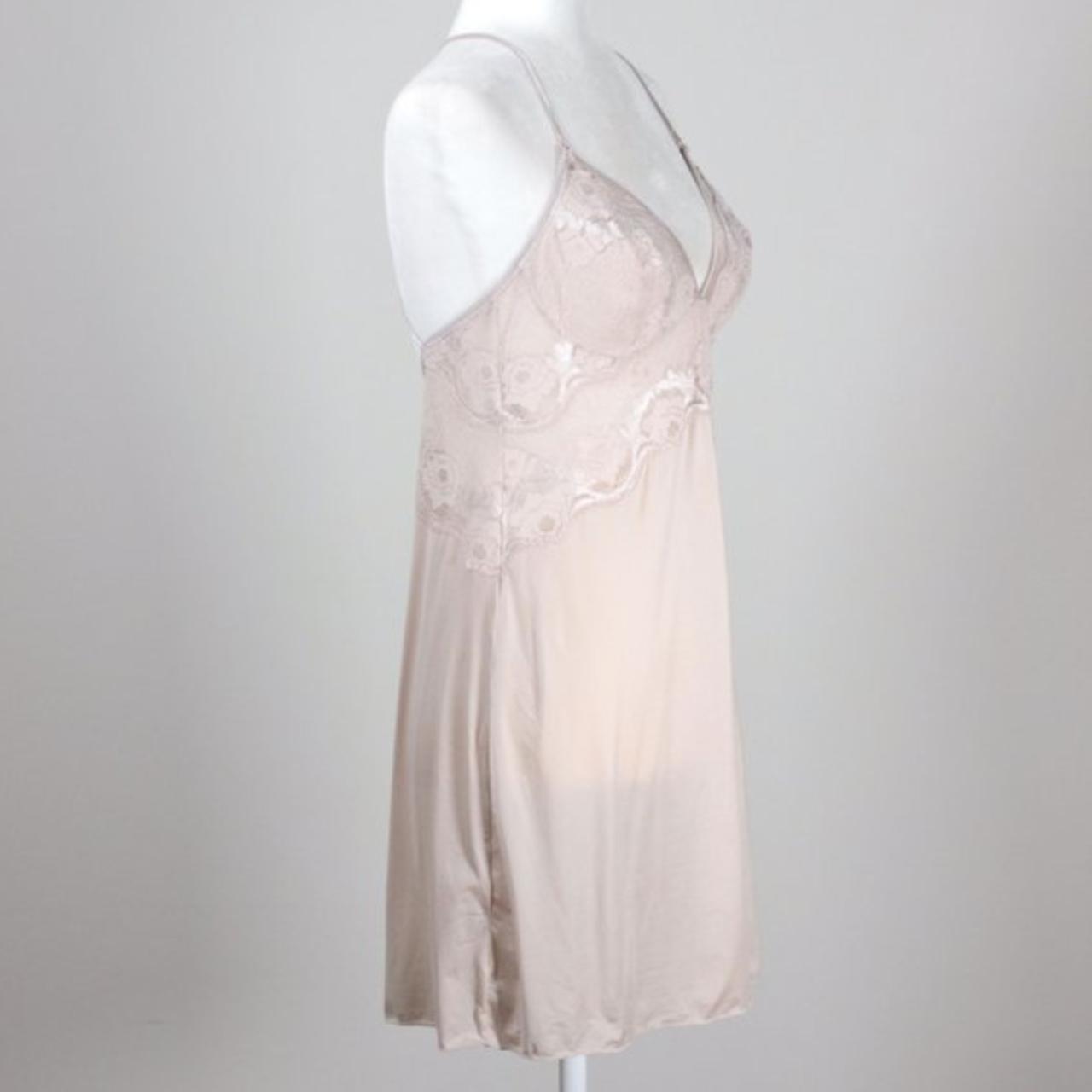 Wacoal Women's Cream Pajamas Depop