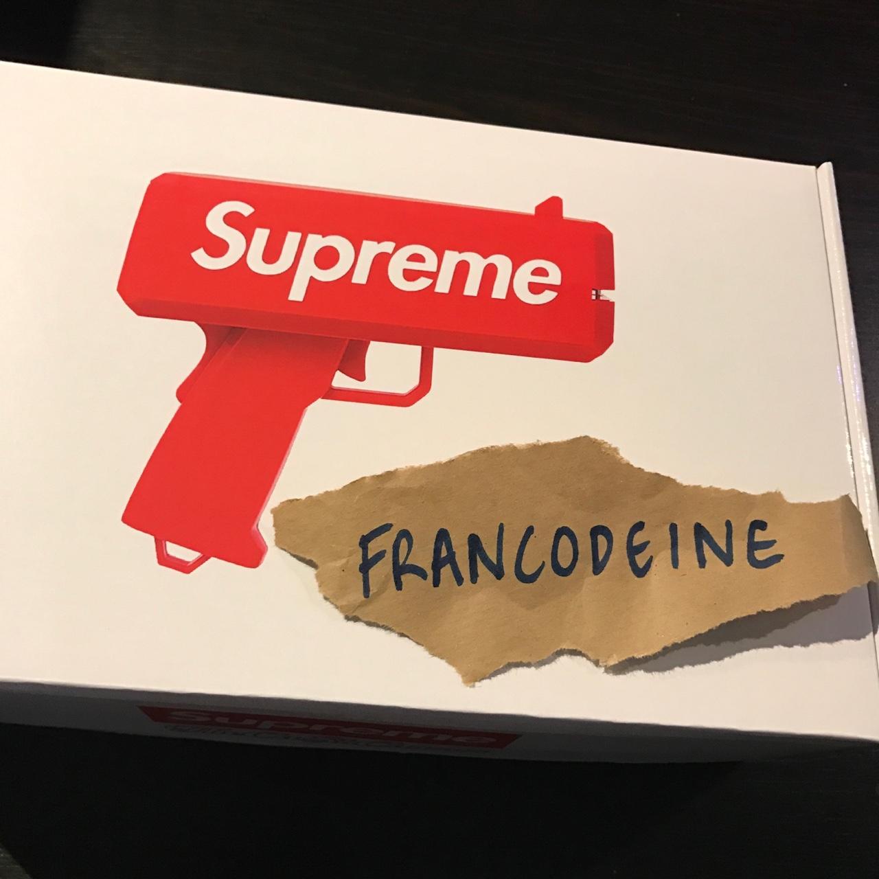 Pistola spara soldi cannone gun Supreme . #supreme - Depop