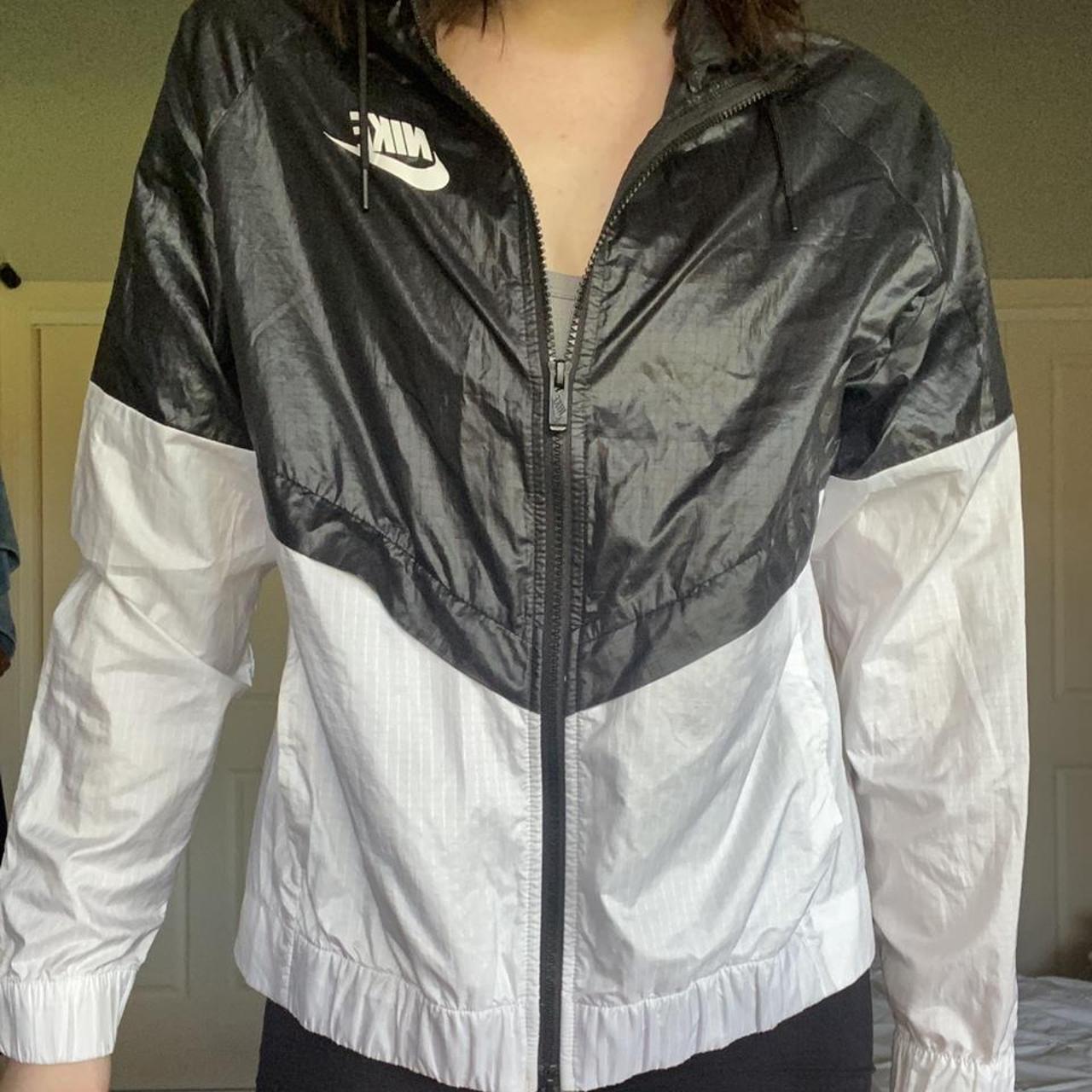 womens nike windbreaker jacket black and white