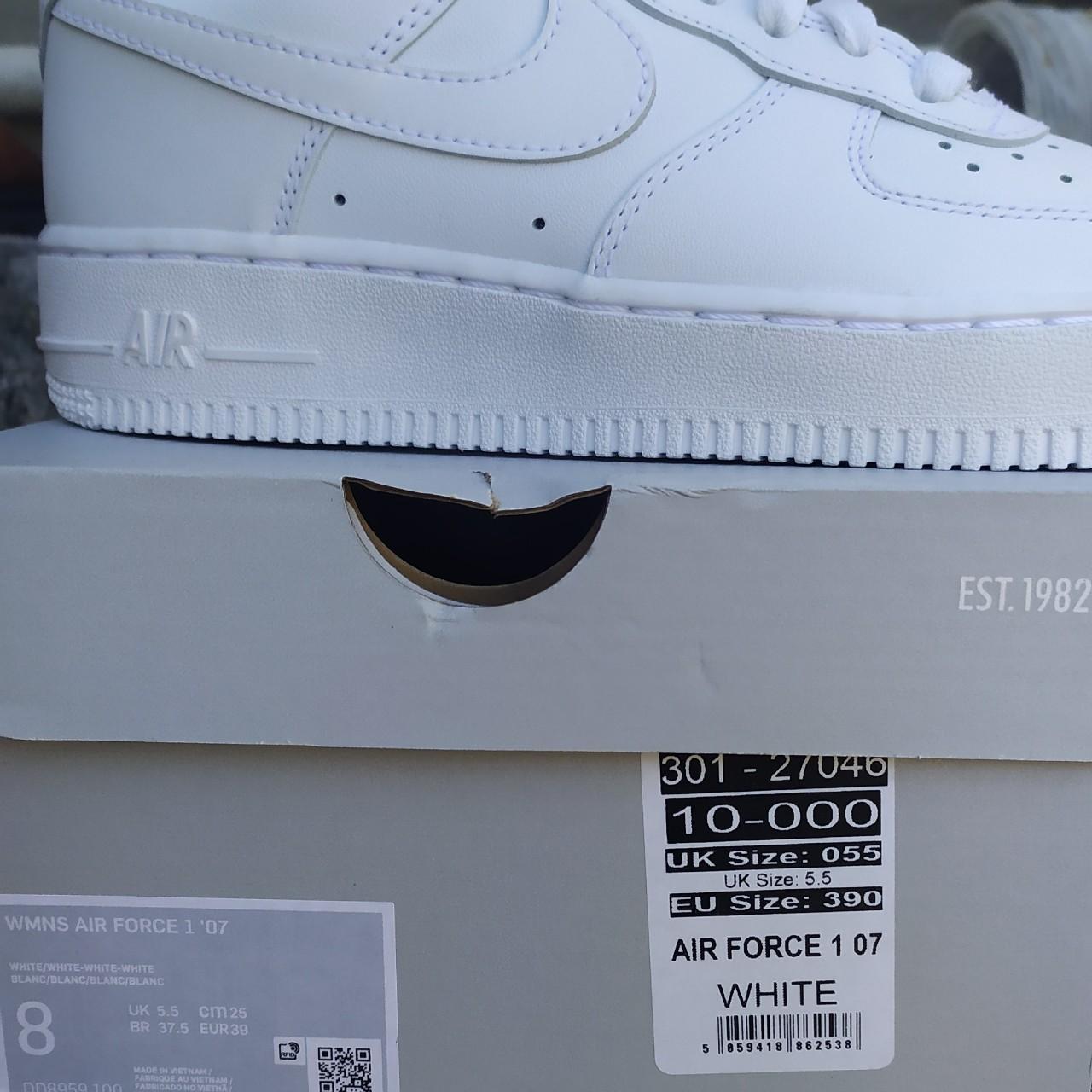 does the nike outlet sell air force ones