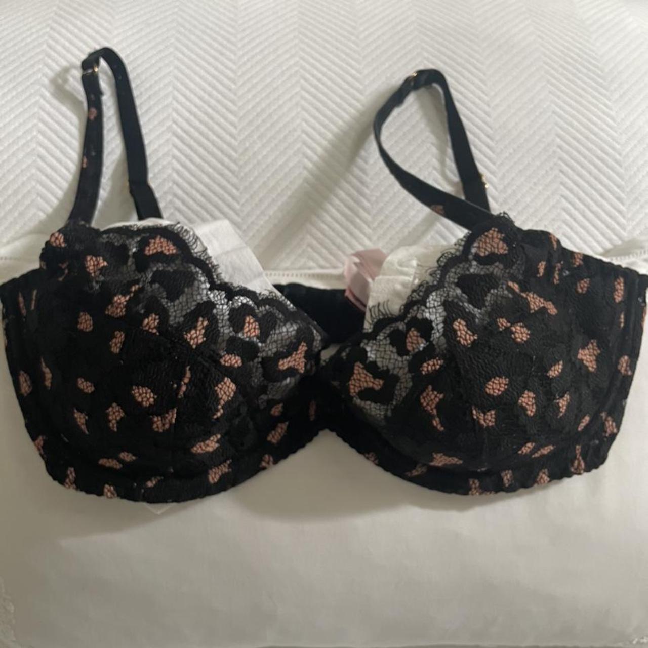 Black lace Plunge bra three parts cups - Depop